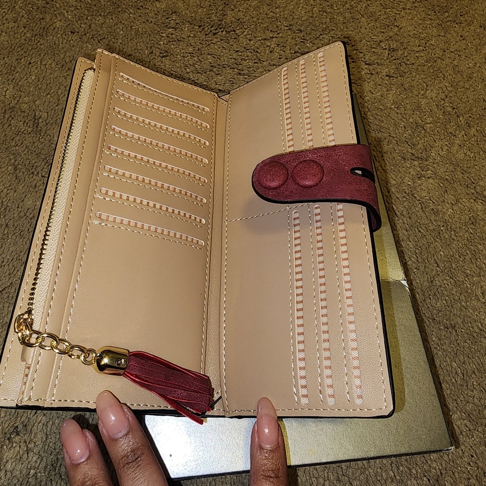 Wallet - Picture 2 of 5